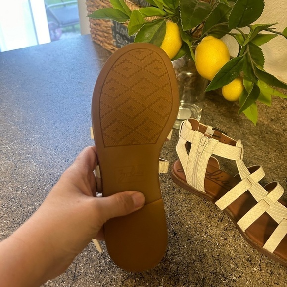 New ZODIAC
Calypso Sandal In White 7 - Picture 5 of 8